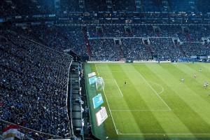 开云体育中国-范戴克空降圣西罗？AC米兰对阵贝蒂斯一役的焦点迷雾